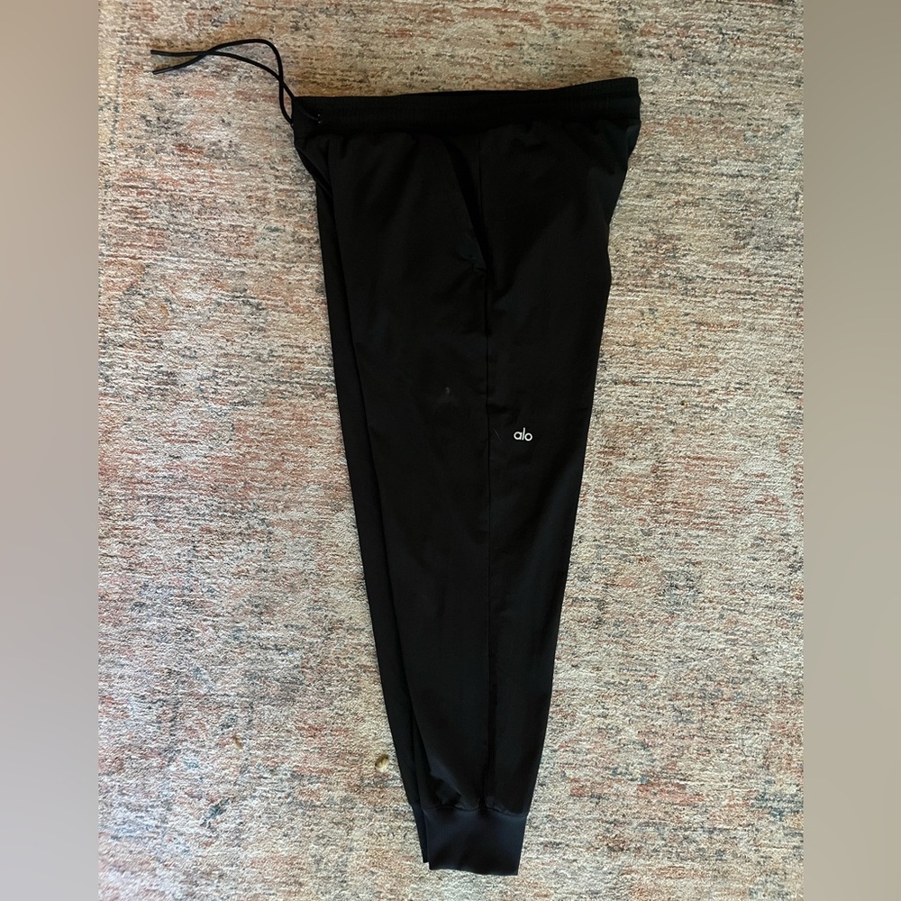 ALO Men’s Joggers Size M – Like New